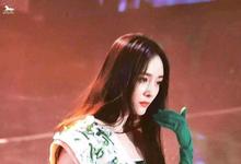 杨幂新造型忽然美，但是她“驼背”的缺陷，也更加直观地暴露出来-沐风文化