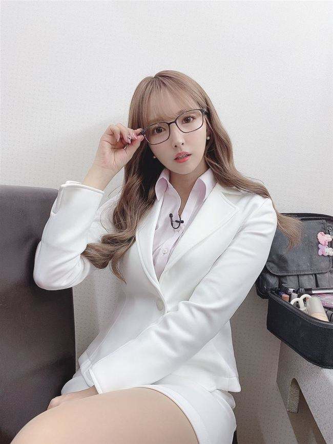 图片[28]-三上悠亚 “尺度太大” 险被封杀！童年女神秒变潮流女王！成功逆袭-沐风文化